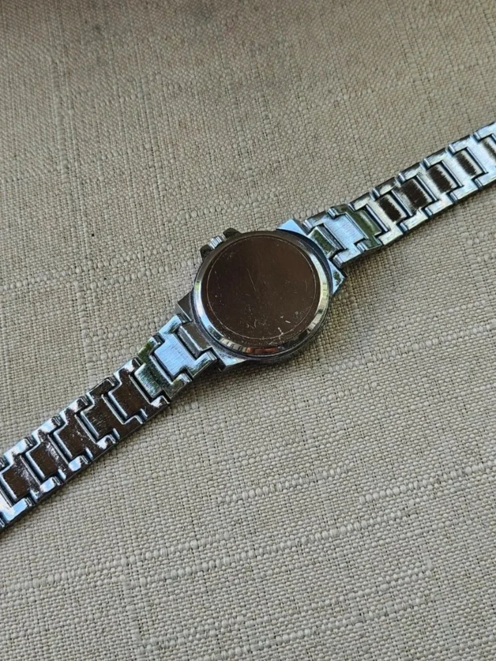Crystals Accent Face Bezel Wristwatch Silver Tone Fashion Analog Quartz watch
